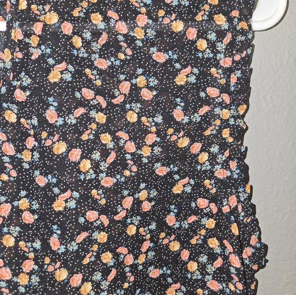 FINAL SALE! $6 Xhilaration Floral Sleevess Blouse Size Large - Picture 8 of 13